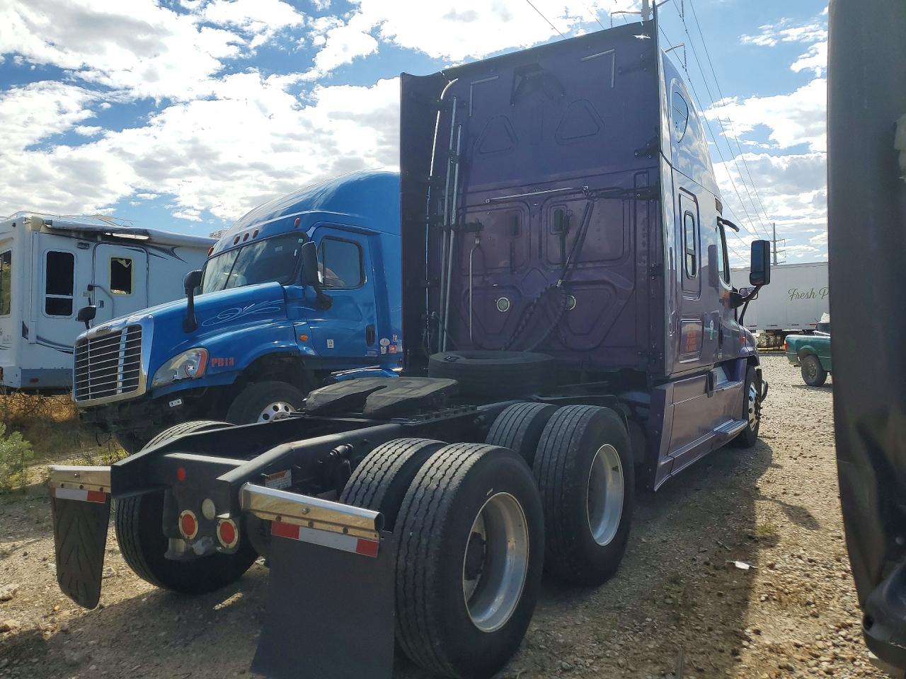 2018 Freightliner Cascadia 125