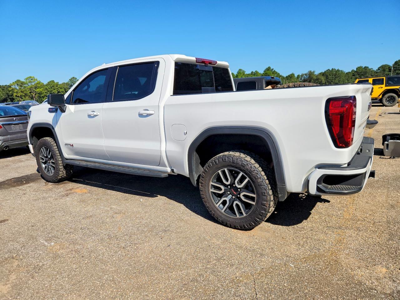 2025 GMC Sierra K1500 AT4