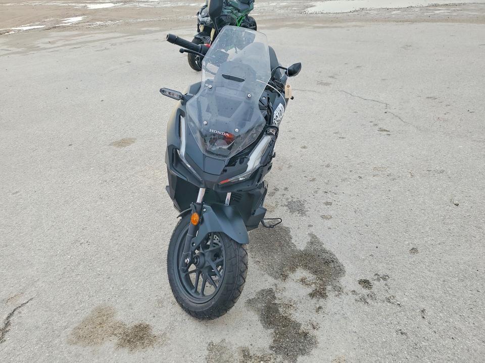 2027 True ADV160