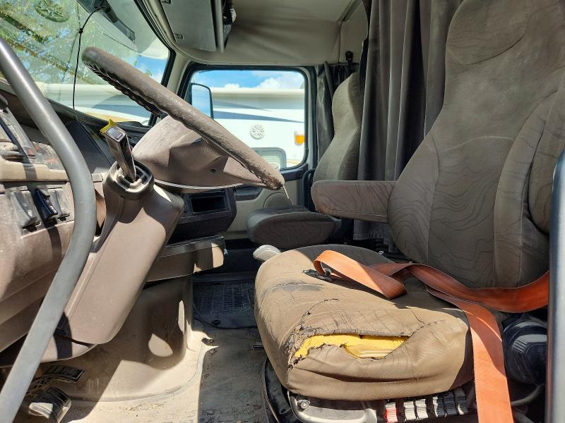 2015 Volvo VNL Semi Truck
