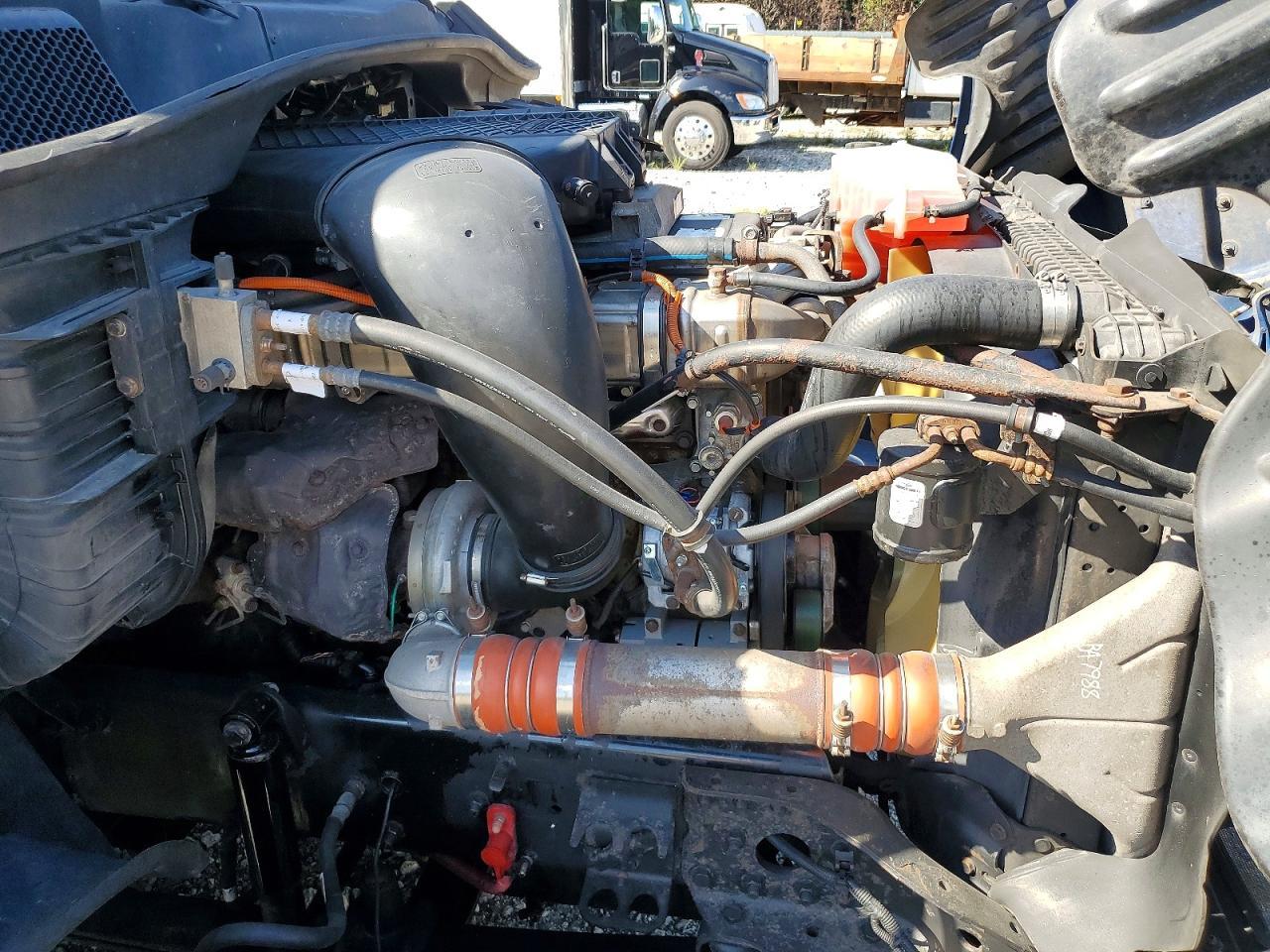2015 Freightliner Cascadia Semi Truck