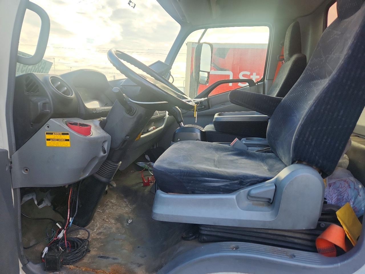 2017 Hino 195 BOX Truck