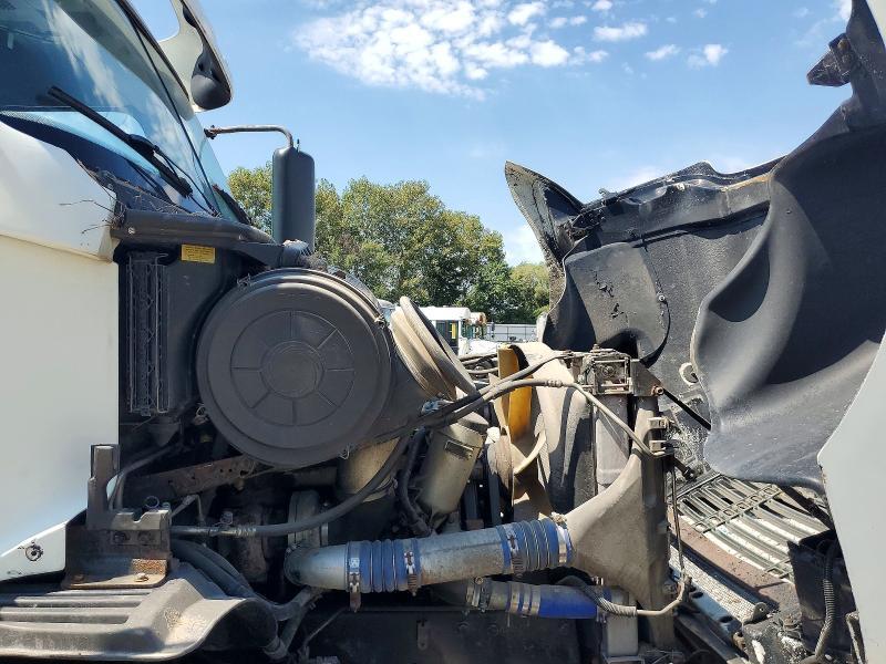 2013 Freightliner Columbia 112