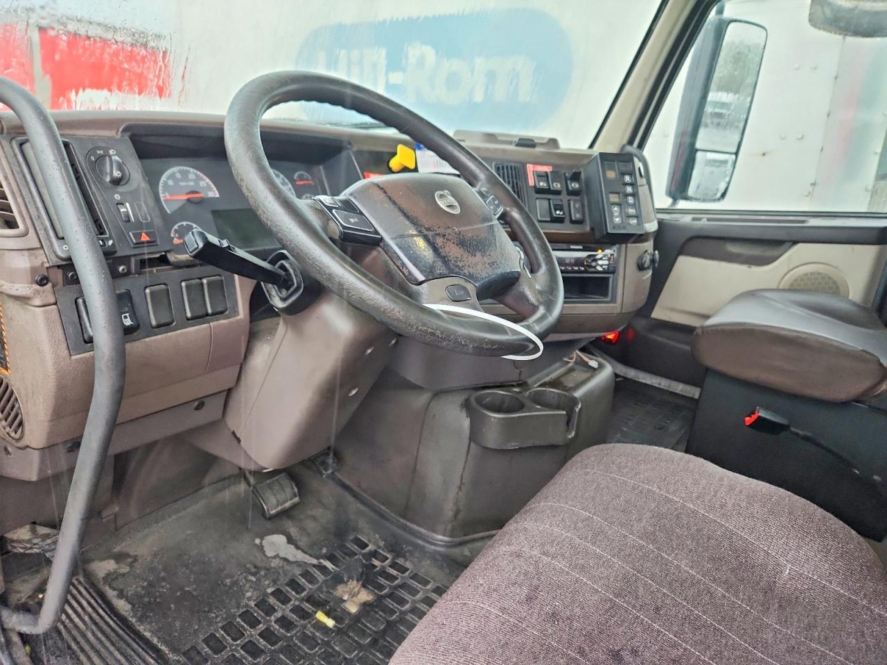 2018 Volvo VNL Semi Truck
