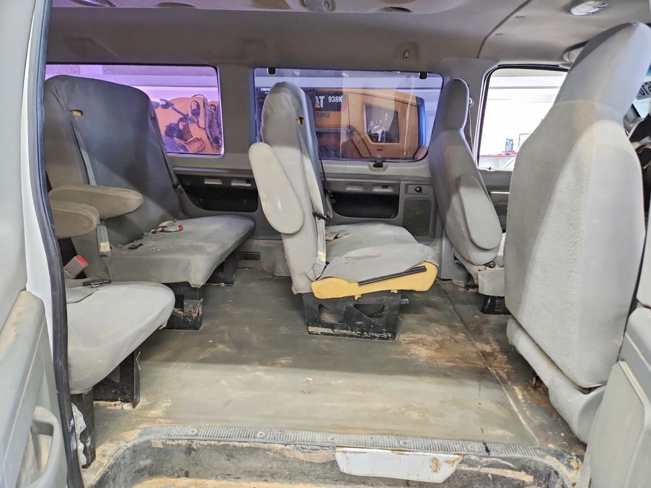 2011 Ford Econoline E350 Super Duty Wagon