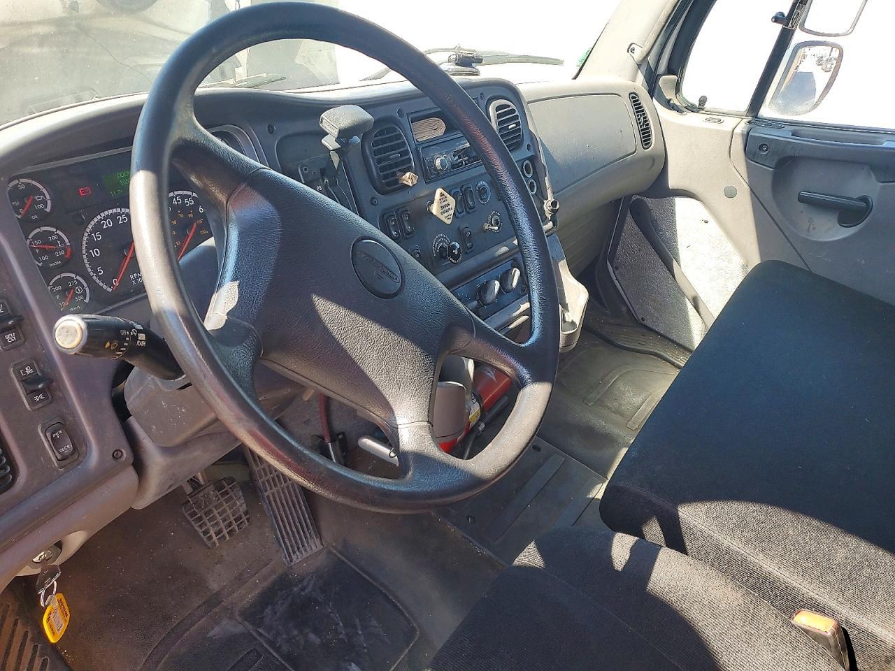 2017 Freightliner Business Class M2 BOX Truck