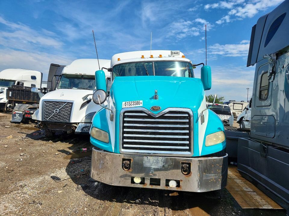 2003 Mack CX613 Semi Truck