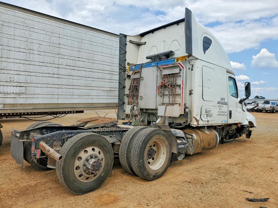 2019 Freightliner Cascadia 126 Semi Truck