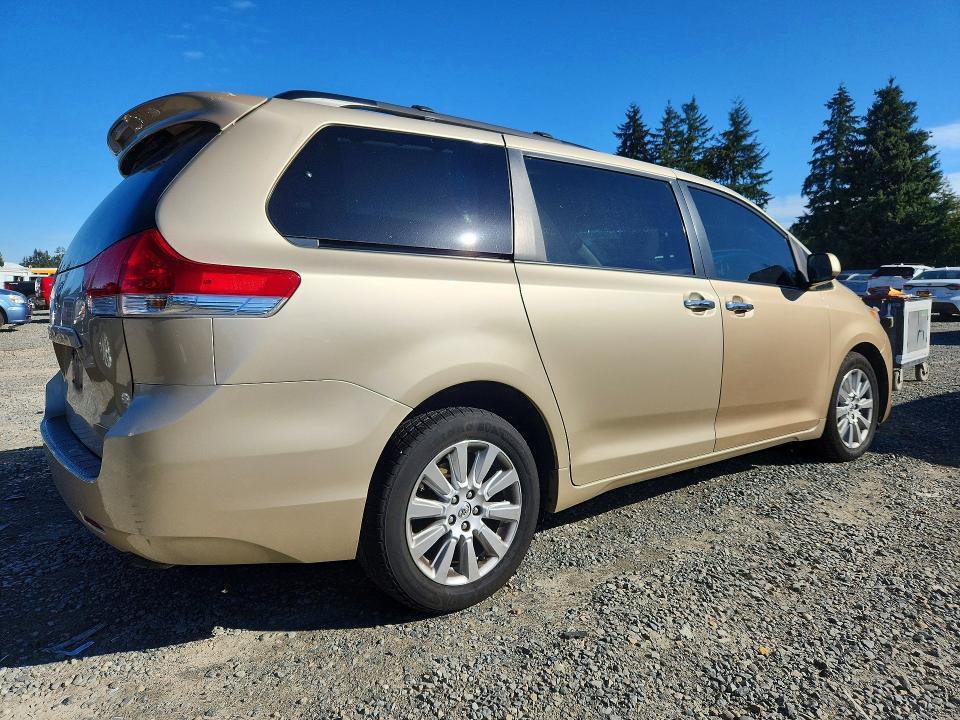 2014 Toyota Sienna LE