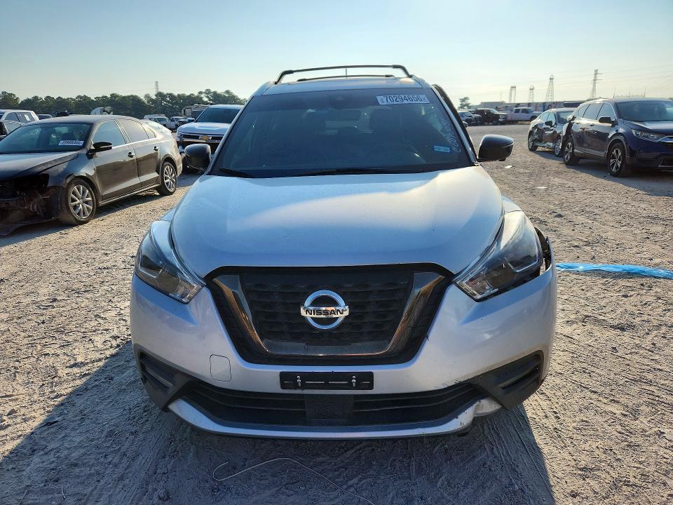 2020 Nissan Kicks SR