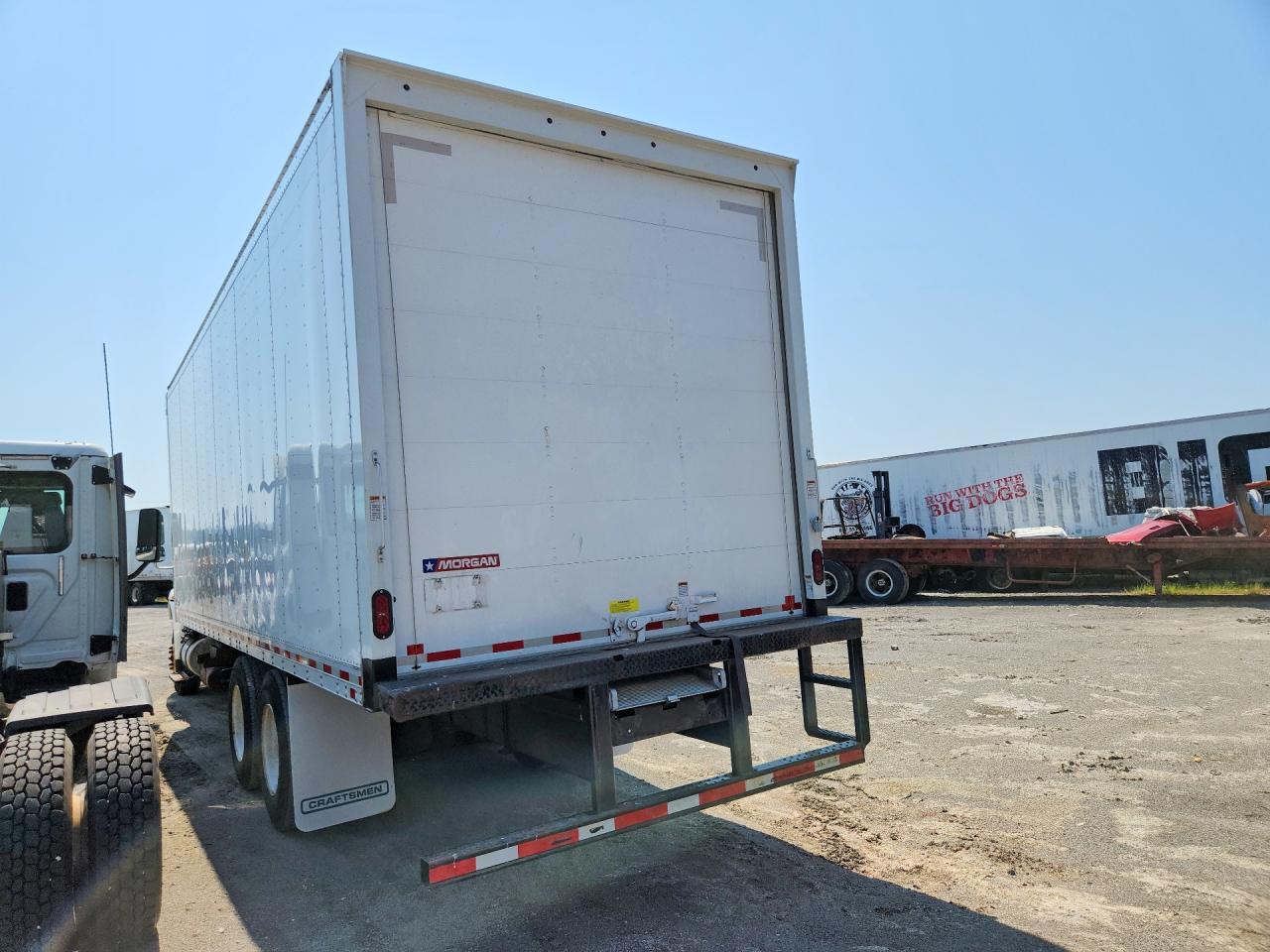 2009 International 4400 BOX Truck