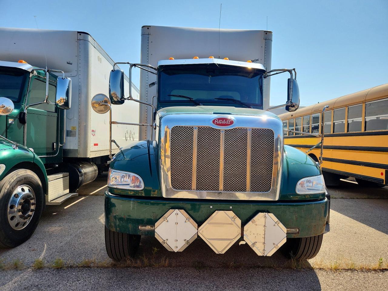 2018 Peterbilt 348 BOX Truck