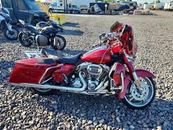 Motos salvage a la venta en subasta: 2016 Harley-Davidson Flhxse CVO Street Glide
