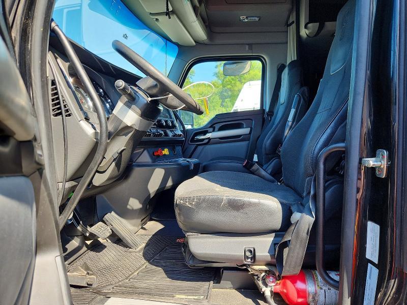 2022 Kenworth Constructi-Semi Truck