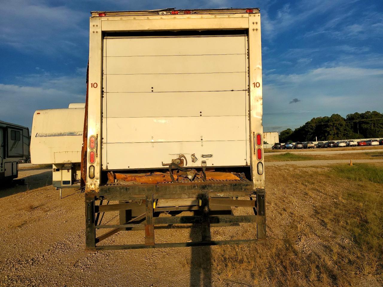 2020 Peterbilt 348 BOX Truck