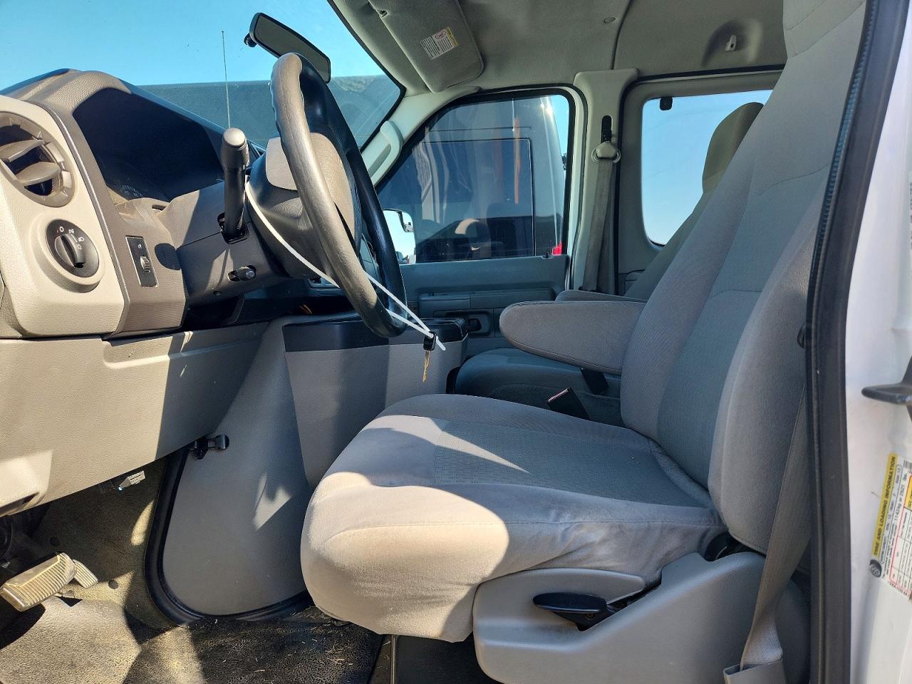 2012 Ford Econoline E350 Super Duty Wagon
