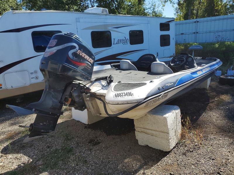 2000 Stratos Boat