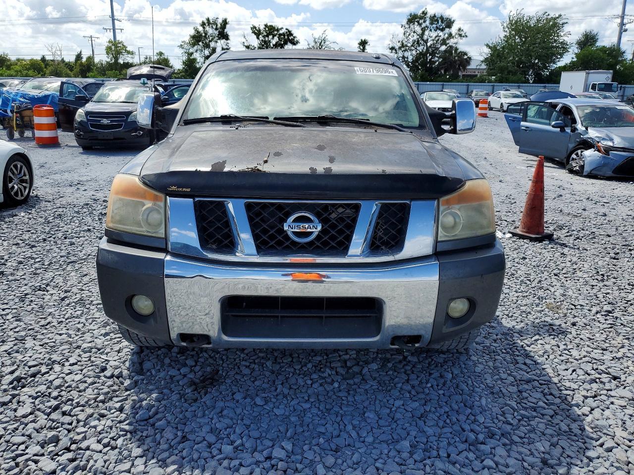 2011 Nissan Titan SV