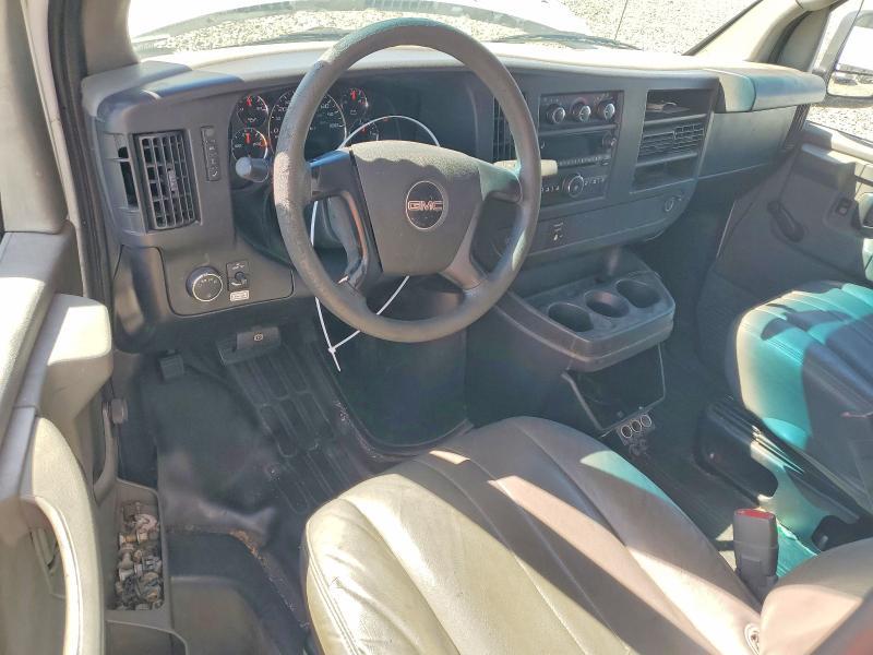 2010 GMC Savana BOX Truck
