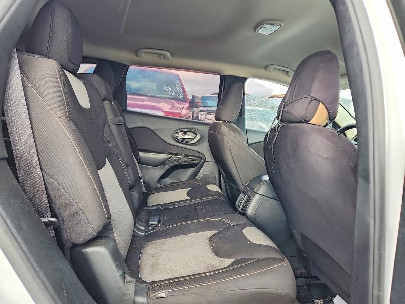 2016 Jeep Cherokee Sport