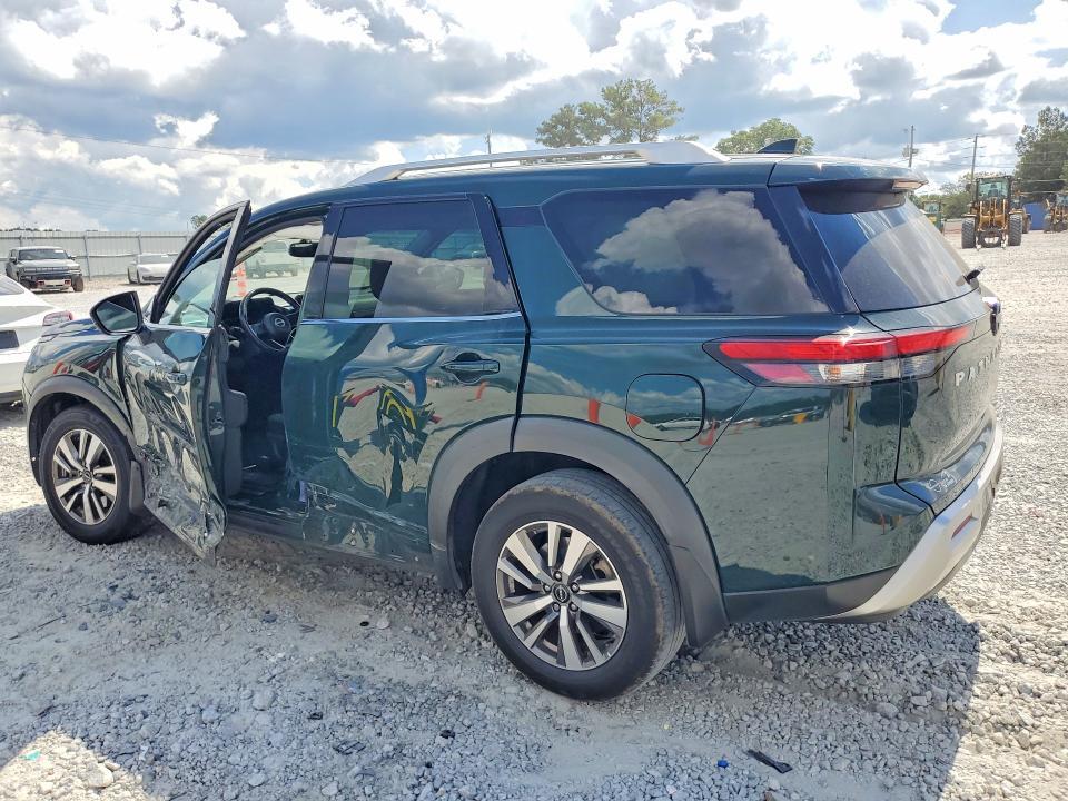 2022 Nissan Pathfinder SL