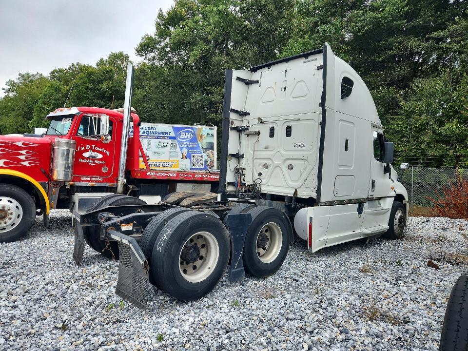2014 Freightliner Cascadia Semi Truck