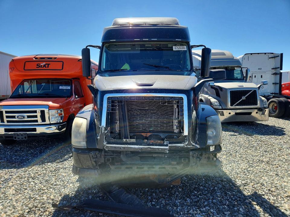 2015 Volvo VNL Semi Truck