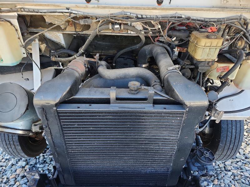 2002 Frht - Freightliner 2002 Freightliner MT45 Chassis Delivery Truck