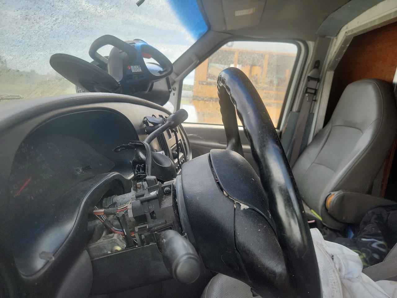 2001 Ford E350 BOX Truck