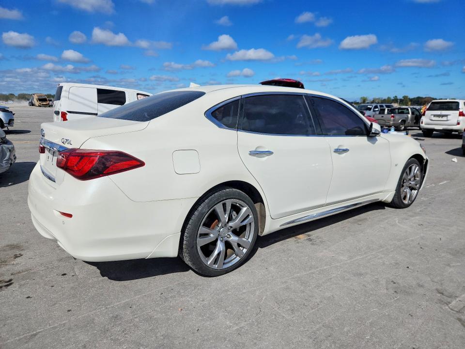 2017 Infiniti Q70 3.7