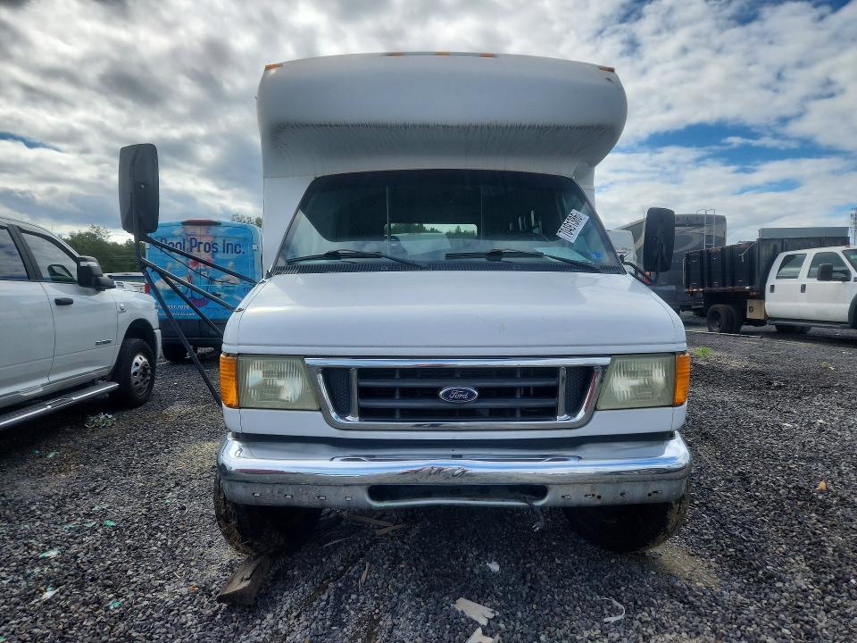 2003 Ford Econoline E450 Super Duty Cutaway Van