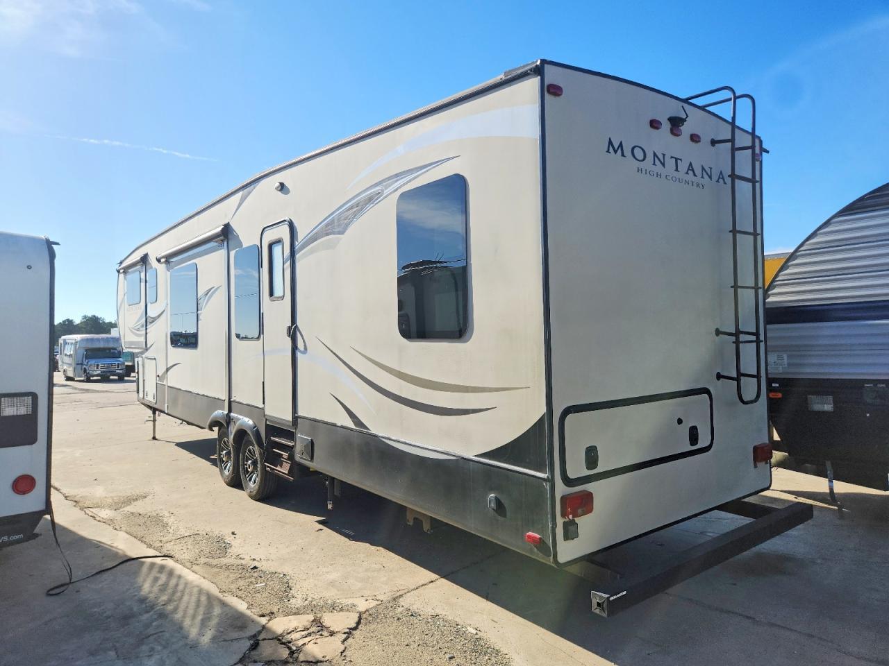 2016 Keystone Montana Camper