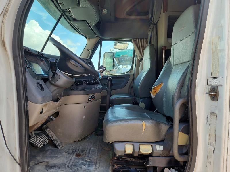 2015 Freightliner Cascadia Semi Truck