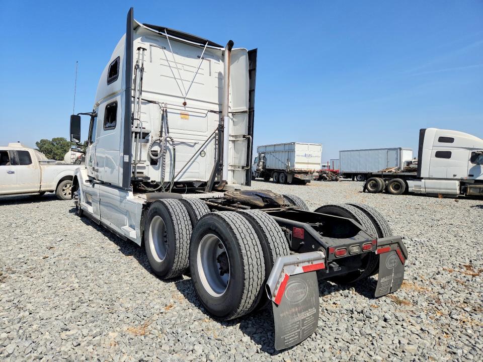 2016 Volvo VNL Semi Truck