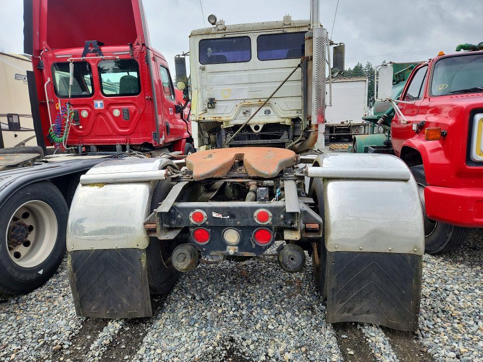 1992 Freightliner Conventional FLC112