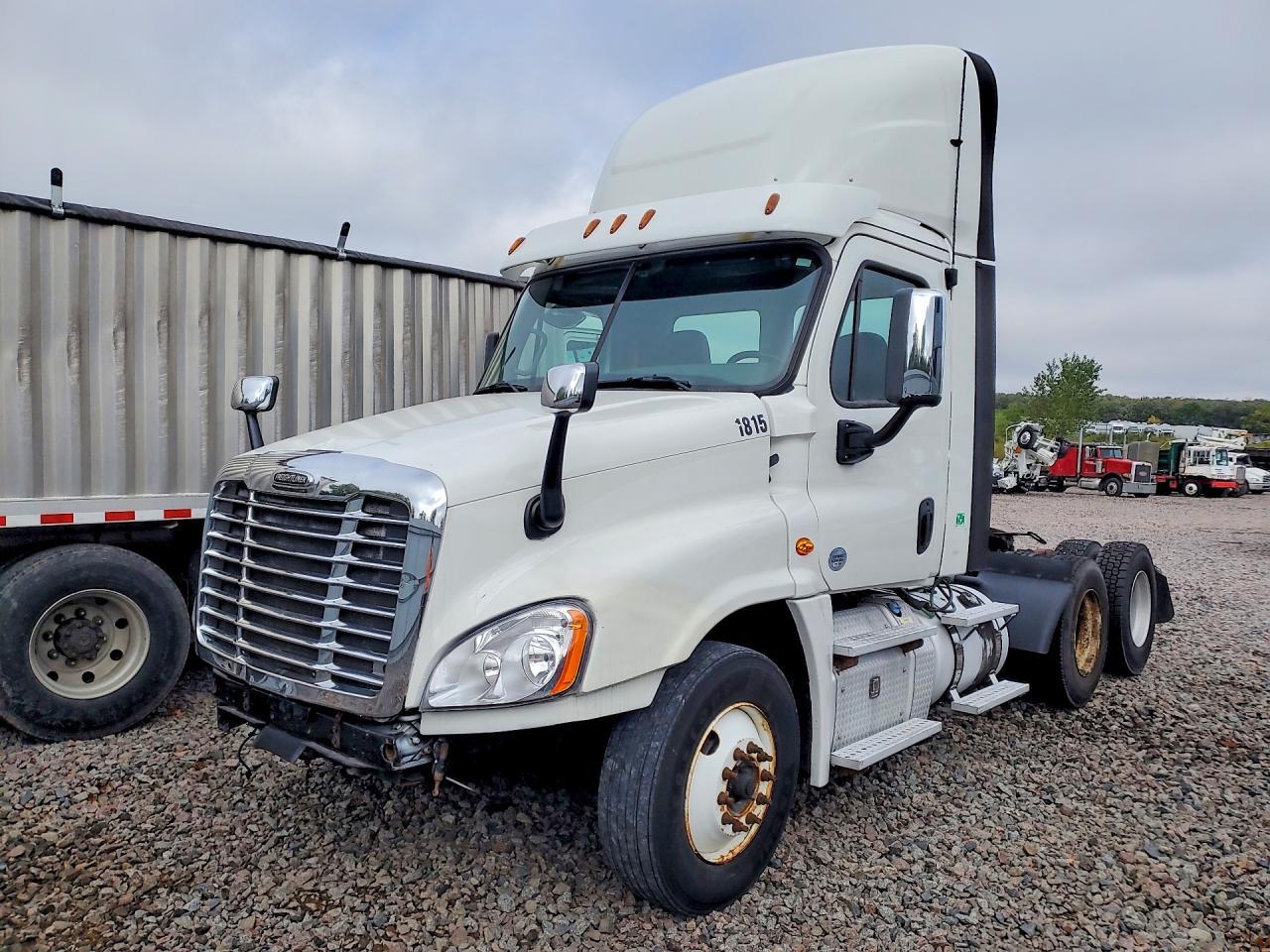 2018 Freightliner Cascadia 125 Semi Truck