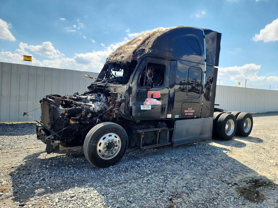 2014 Freightliner Cascadia Semi Truck