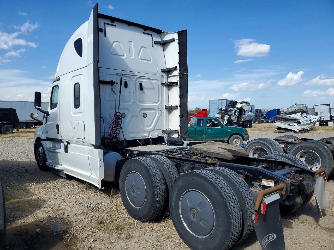 2019 Freightliner Cascadia 1-Truck Cab AND Chassis