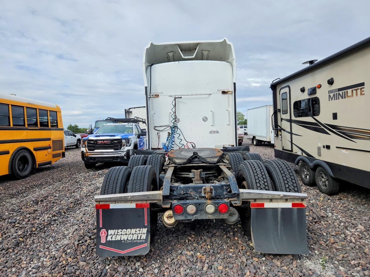 2000 Kenworth W900 Semi Truck