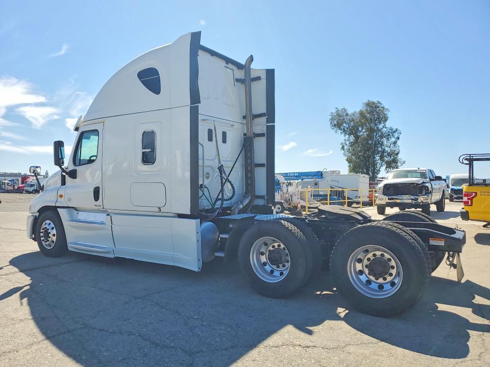 2014 Freightliner Cascadia Semi Truck
