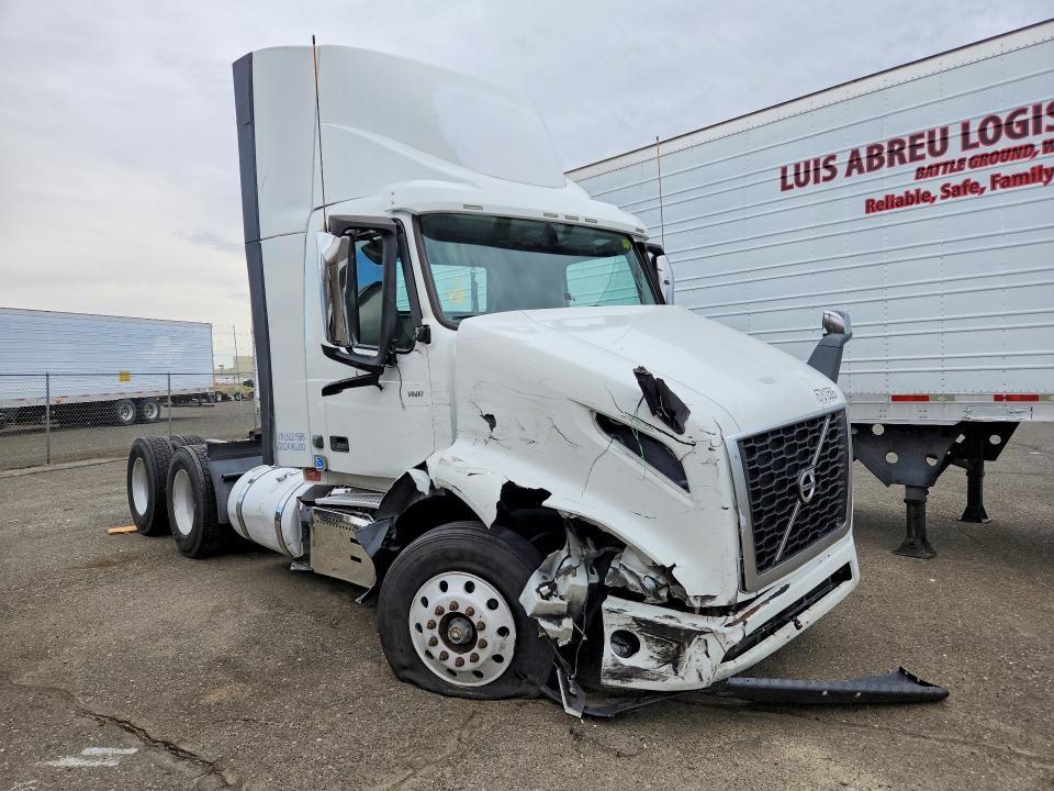 2020 Volvo VNR