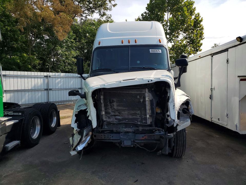 2016 Freightliner Cascadia 125