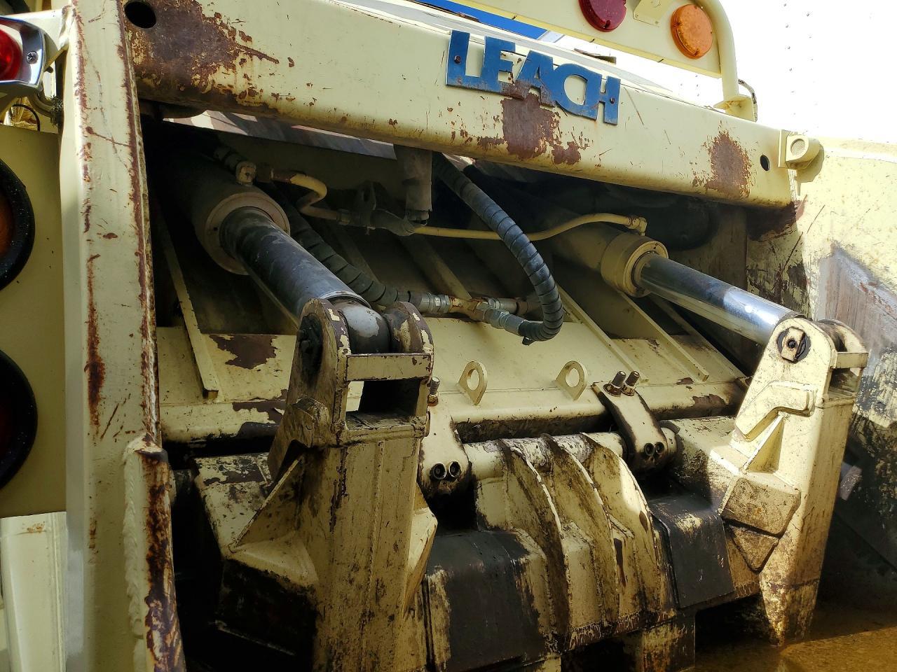 1995 Ford LTS9000 Refuse Truck