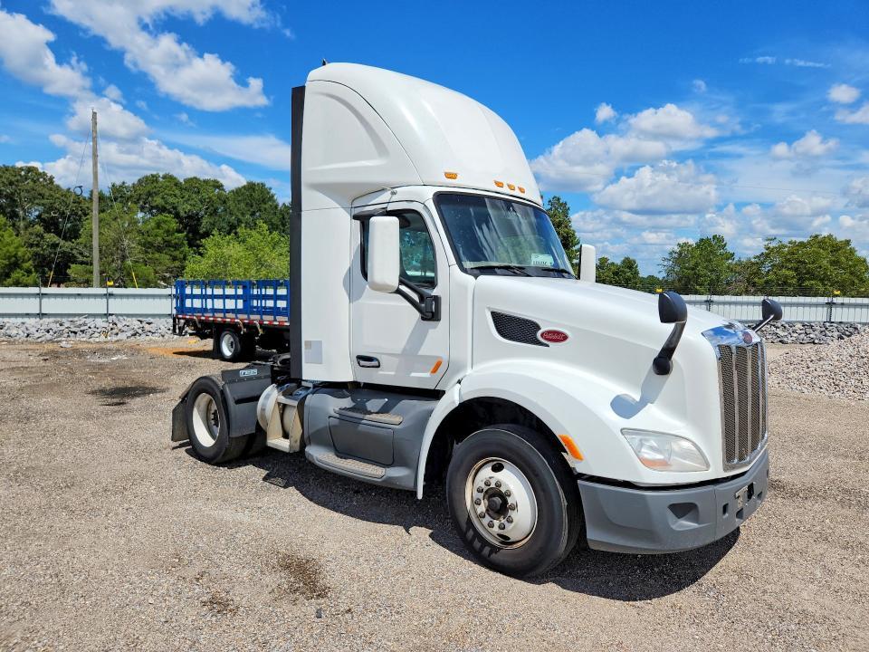 2018 Peterbilt 579 Semi Truck
