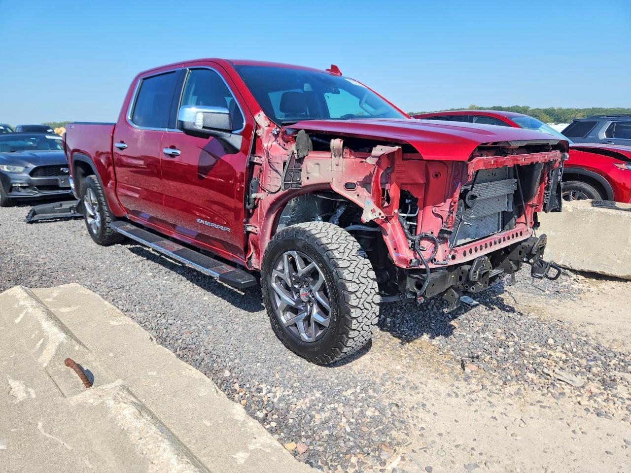 2025 GMC Sierra K1500 SLT