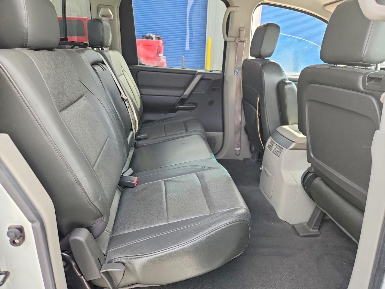 2004 Nissan Titan XE