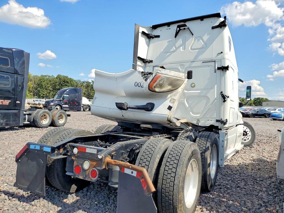 2016 Freightliner Cascadia 125