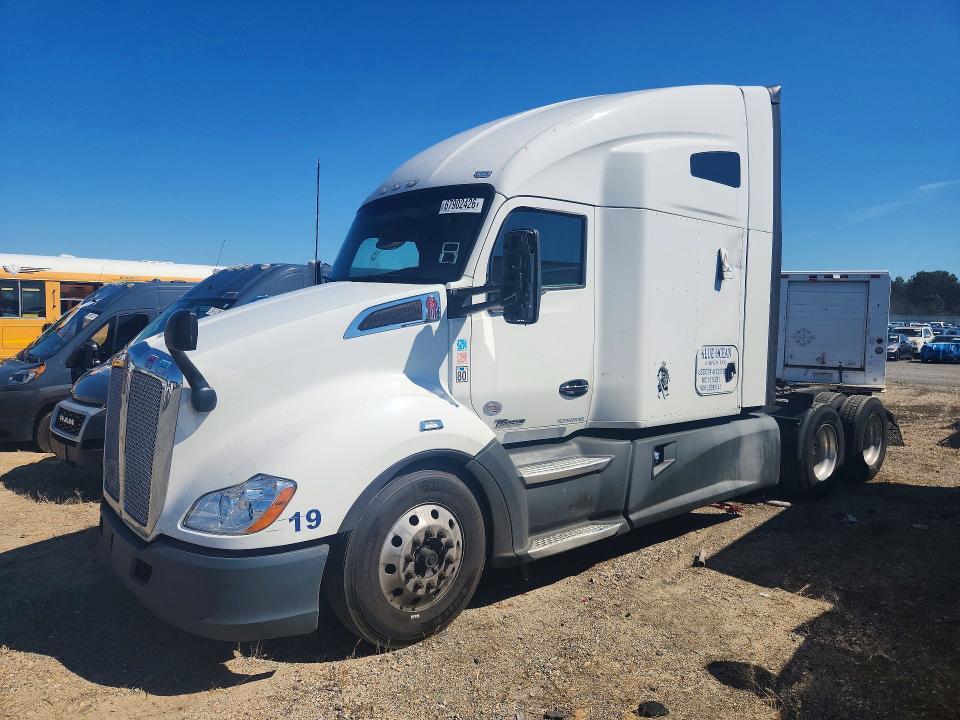 2020 Kenworth T680 Semi Truck