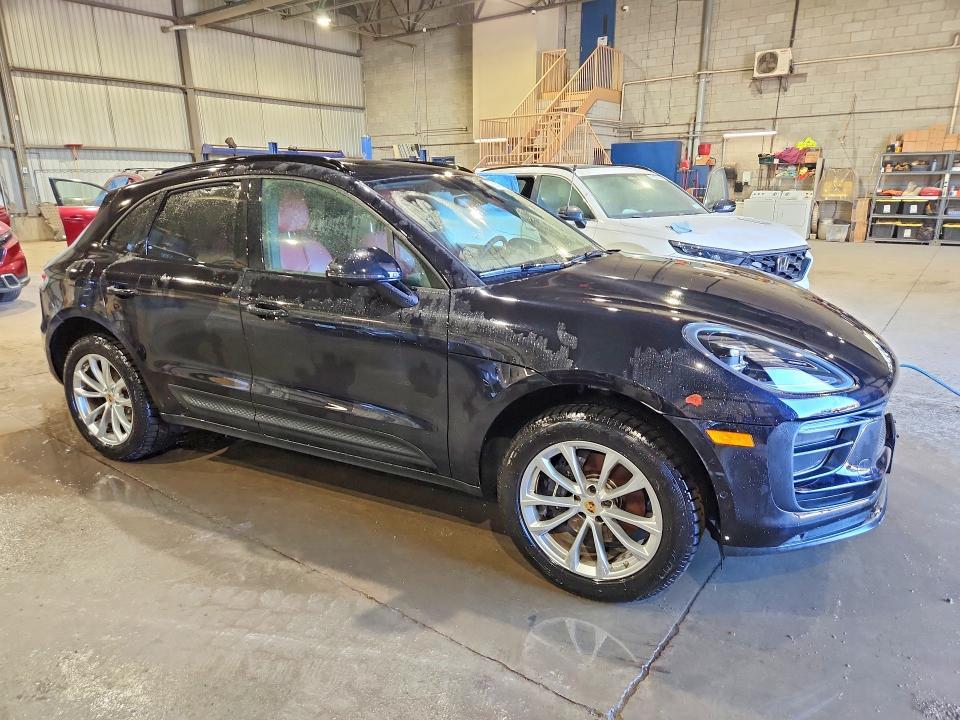2025 Porsche Macan Base