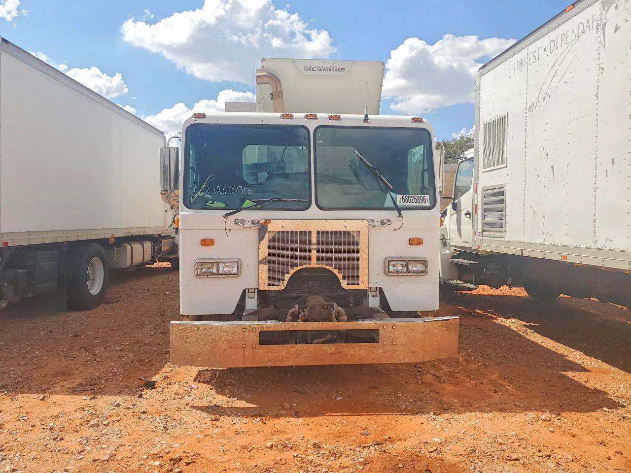 2011 Peterbilt 320 Packer Garbage Truck